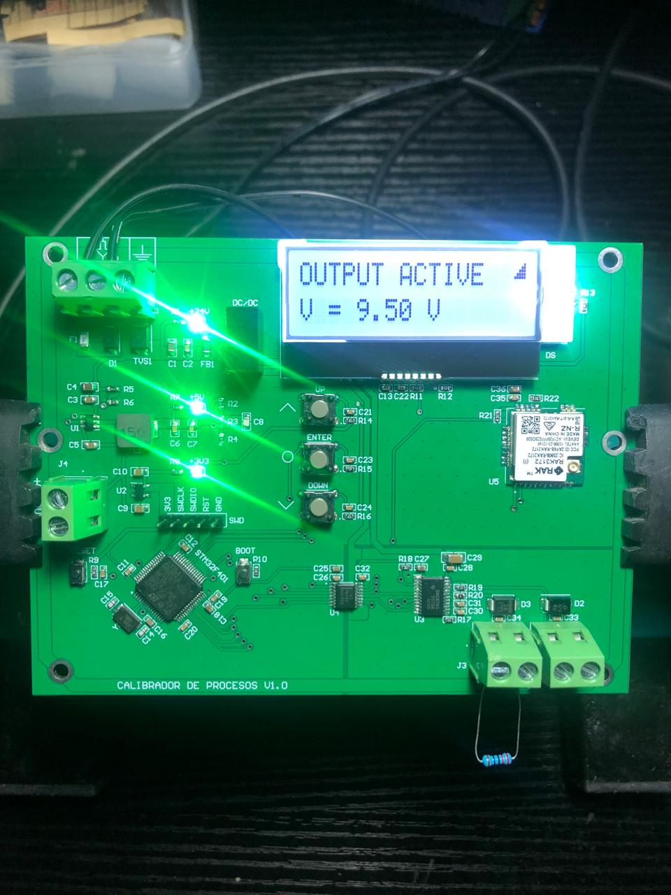 Controlador real ensamblado y funcionando