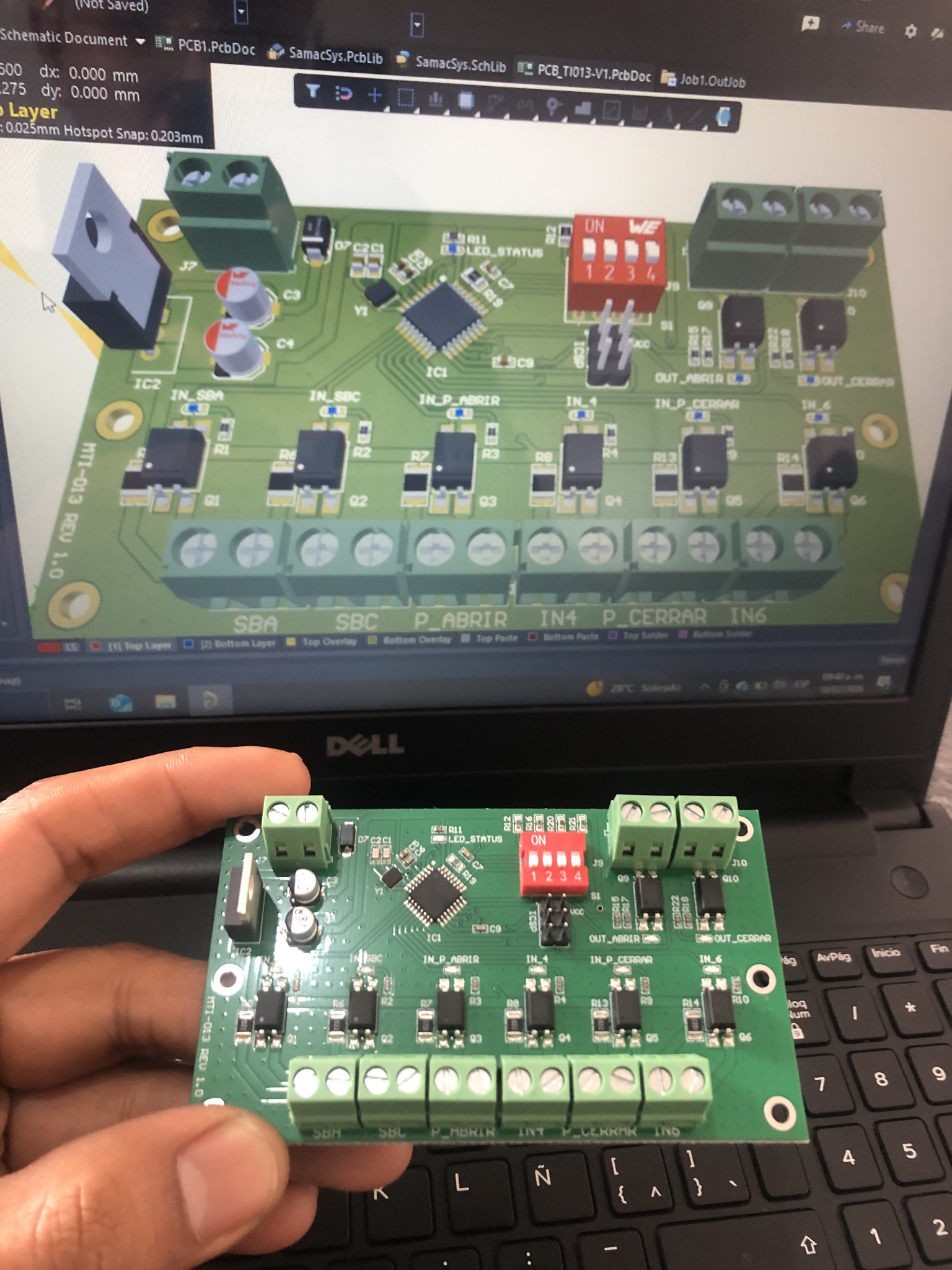 Diseño de PCB y tarjeta electrónica real desarrollada por uME Electrónica